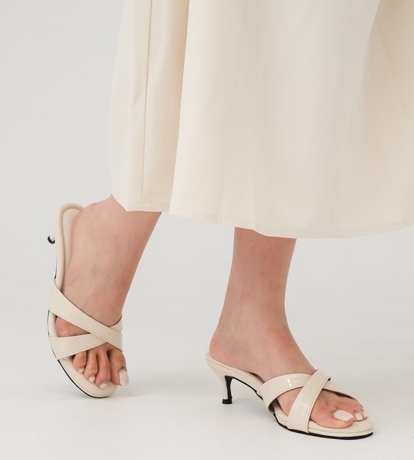 JANE KITTEN HEELS (IVORY)
