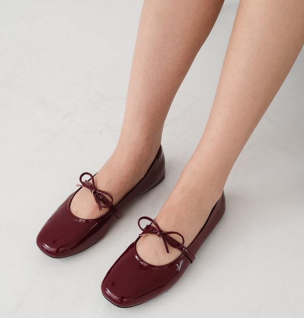 LORA MARY JANES (WINE)