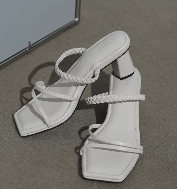 ROSELLE BLOCK HEELS (OAT)
