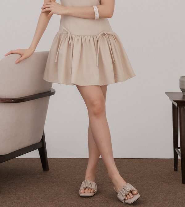 JOELLE PEARL SANDALS (LATTE)