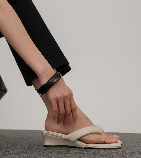BASIC THONG WEDGE HEELS (IVORY)