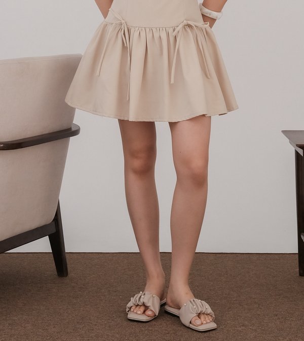 JOELLE PEARL SANDALS (LATTE)