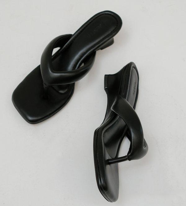 BASIC THONG WEDGE HEELS (BLACK)