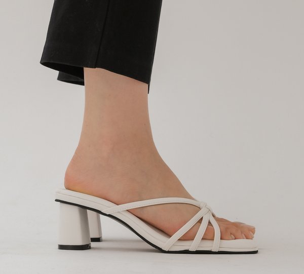 V2 DAWSON BLOCK HEELS (WHITE)
