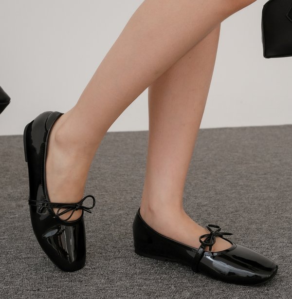 LORA MARY JANES (BLACK)