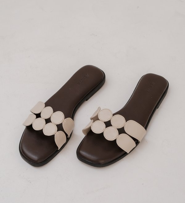 IN CIRCLES SANDALS (OAT/ESPRESSO)