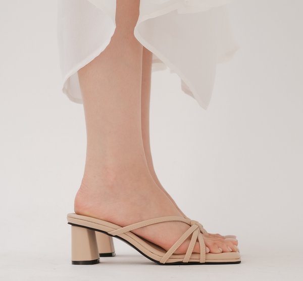 V2 DAWSON BLOCK HEELS (NUDE)