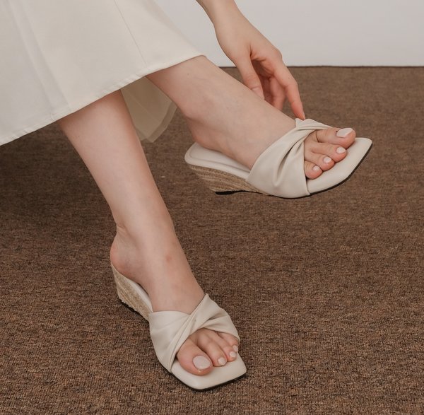 FAITH ESPADRILLE WEDGE (OAT)