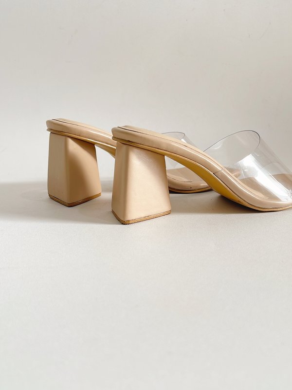 LIZ TRIANGLE BLOCK HEELS (NUDE)